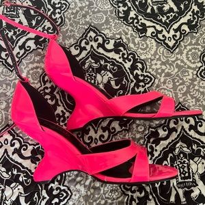 Fahrenheit antigravity neon pink high heels. Comfortable. Excellent condition.